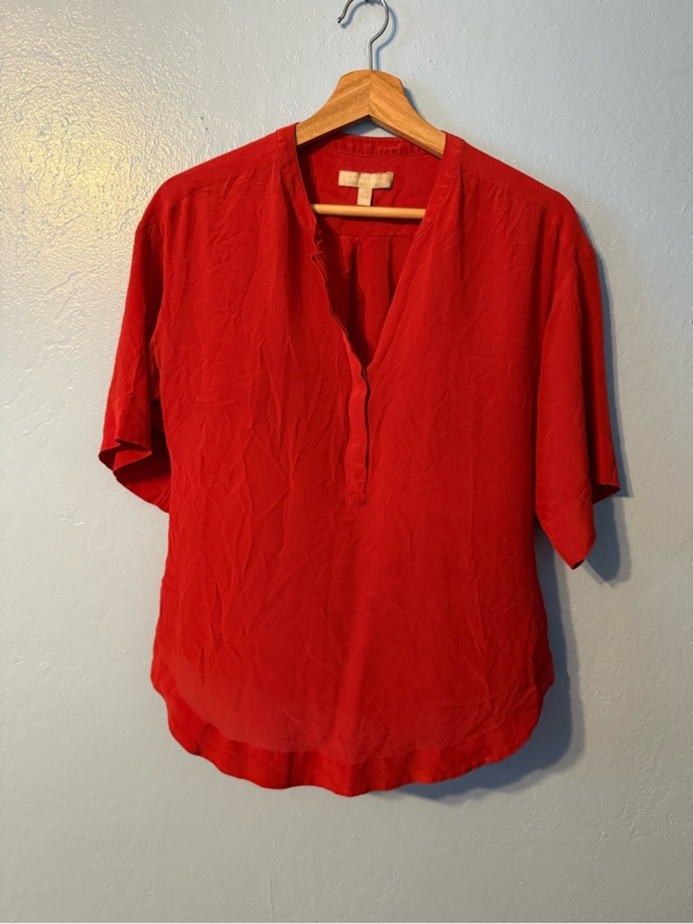 3 for $30! 💅🏻 Banana Republic Red Short-Sleeve Henley Shirt 💅🏻 Bundle SALE!